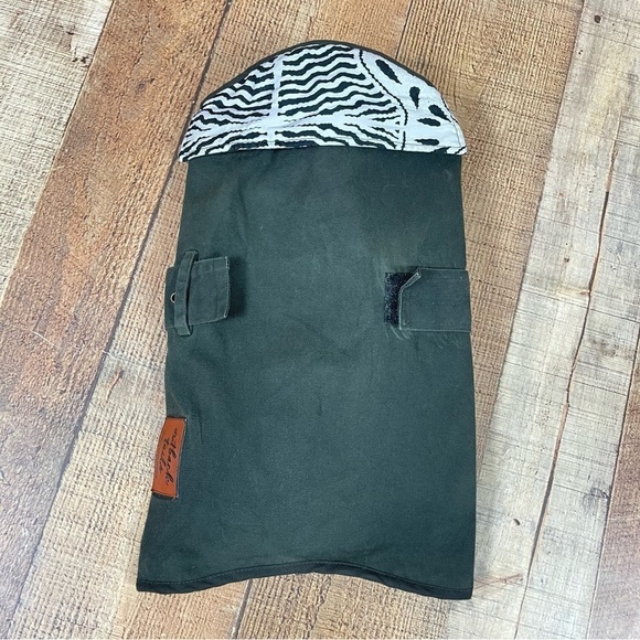 Outback Tails Oilskin Dog Coat Vaughan Springs Medium - Picture 2 of 11